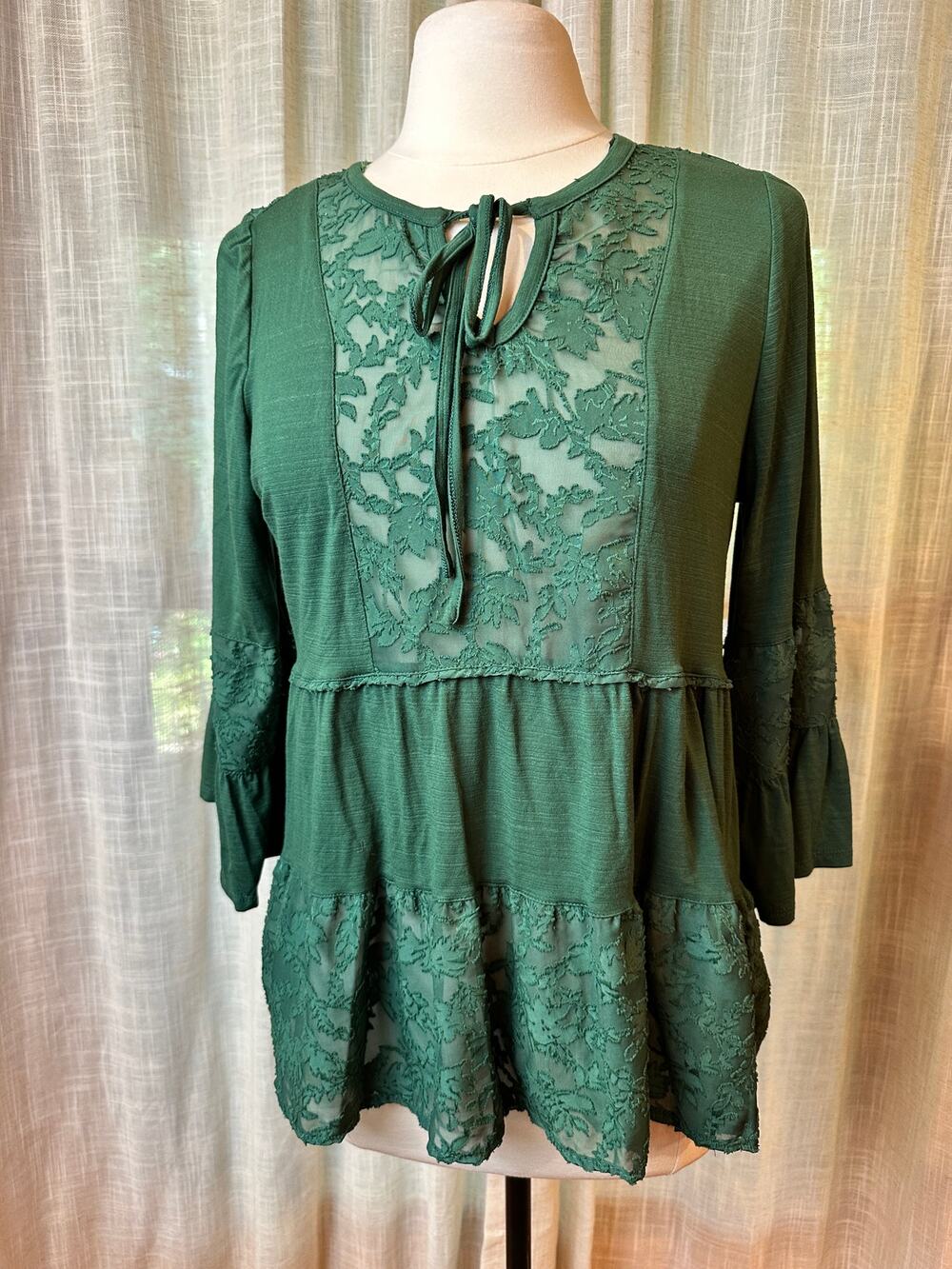 Cupio NWT Green Lace Bell Sleeve Peplum Tunic Top Medium